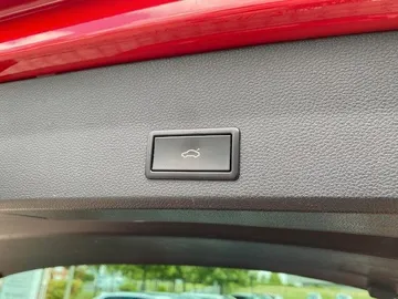 Car image 37