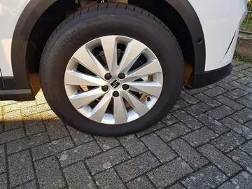 Car image 26