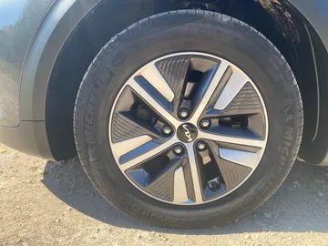 Car image 34