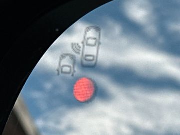 Car image 32