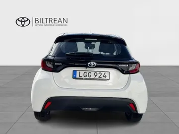 Car image 3