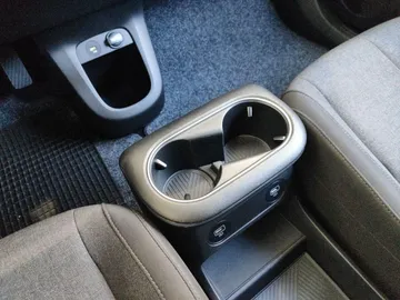 Car image 30