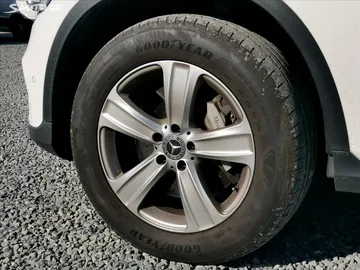 Car image 35