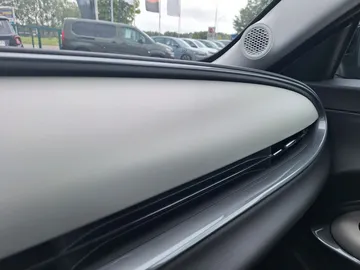 Car image 36