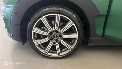 Car image 20