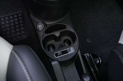 Car image 28