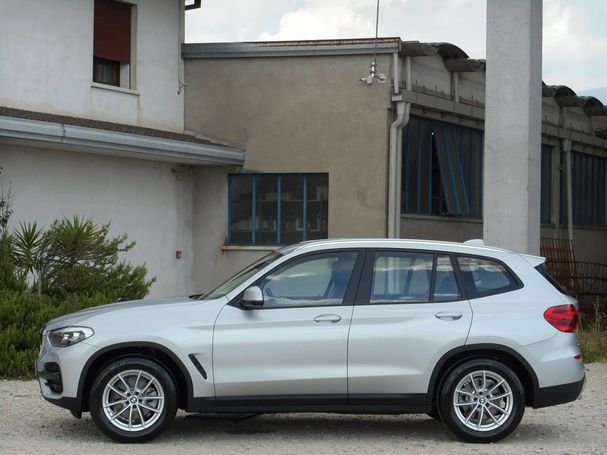 BMW X3 xDrive20i Advantage 135 kW image number 15