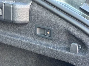 Car image 40