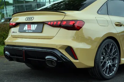 Car image 35