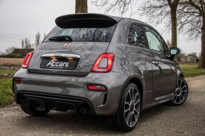 Car image 5