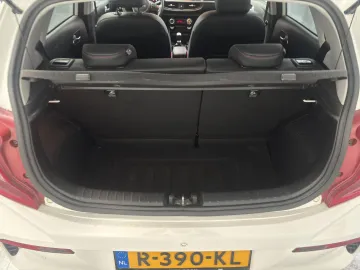 Car image 29