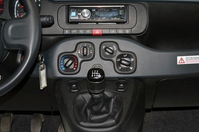 Car image 13