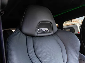 Car image 27