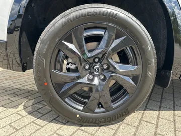Car image 29