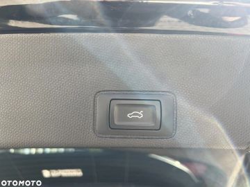 Car image 34