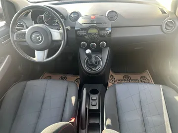Car image 16