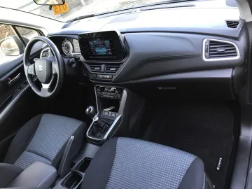 Car image 15