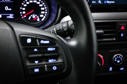 Car image 36