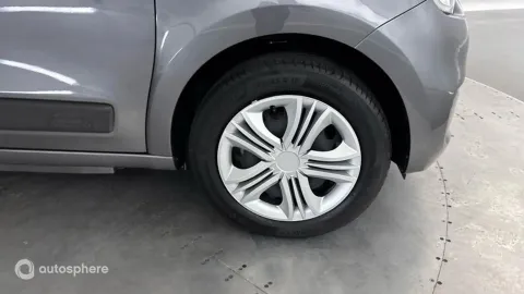Car image 20
