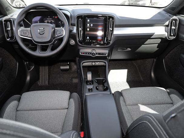 Volvo XC40 B3 Core 120 kW image number 3