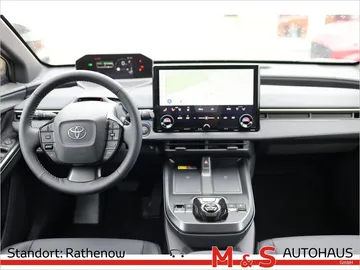 Car image 19