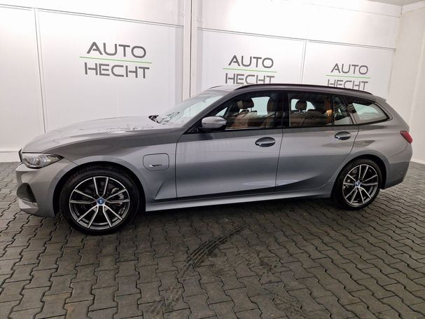 BMW 330e Touring M 215 kW image number 7