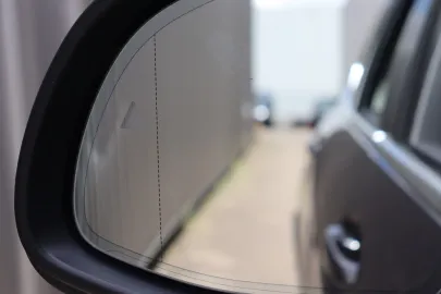 Car image 32