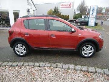 Car image 4