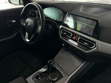 Car image 38