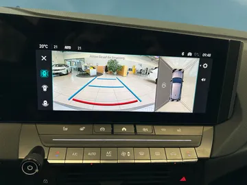 Car image 13
