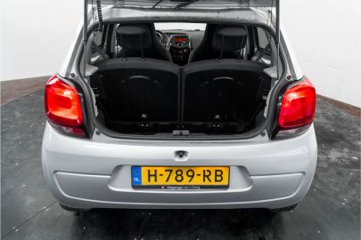 Car image 26