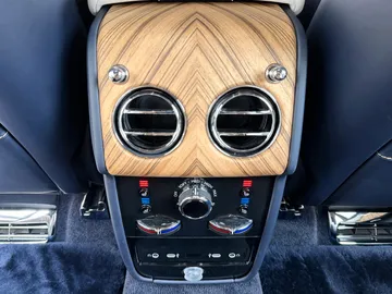 Car image 32