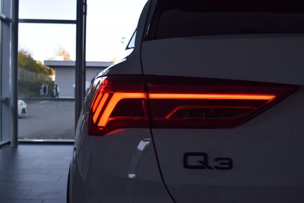 Audi Q3 40 TFSI S-line 140 kW image number 4