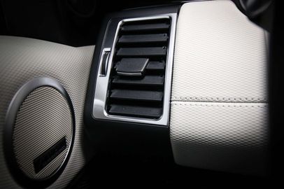 Car image 33