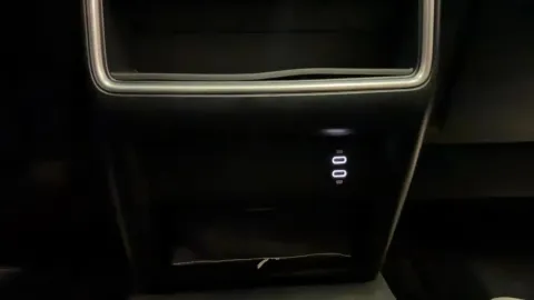 Car image 35