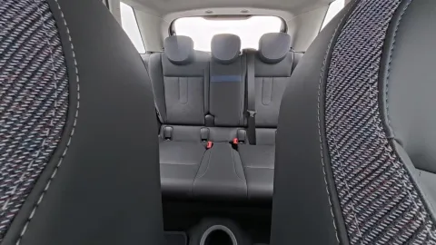 Car image 25