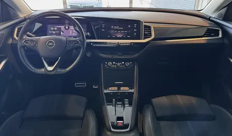 Car image 14