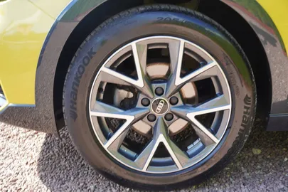 Car image 33
