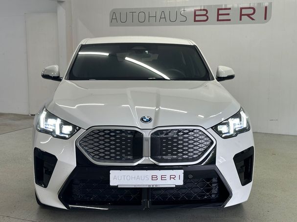 BMW iX2 eDrive M Sport 150 kW image number 3