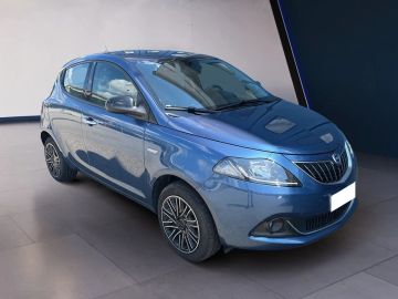 Car image 2