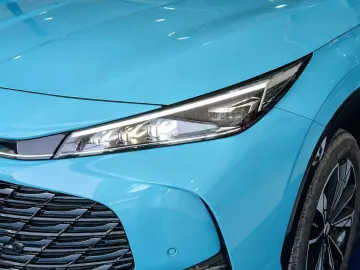 Car image 25