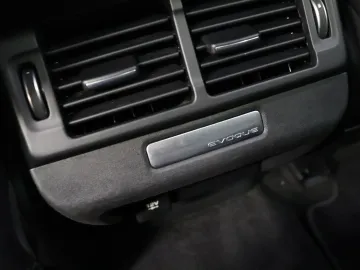 Car image 32