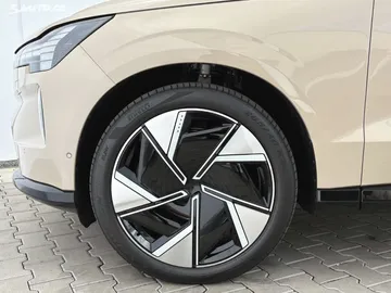 Car image 29