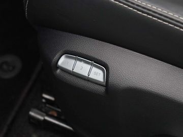 Car image 32