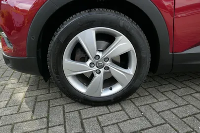 Car image 25