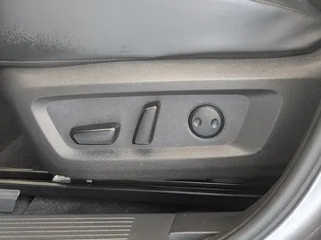 Car image 39