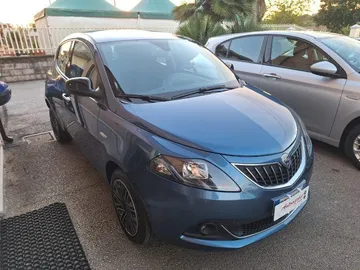 Car image 2