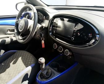 Car image 30