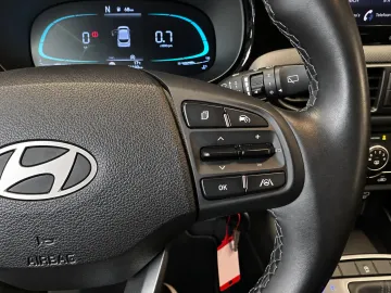 Car image 38