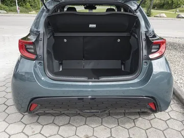 Car image 12
